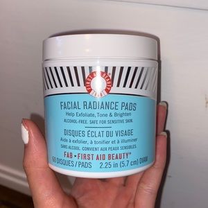 (NEW) First Aid Beauty Facial Radiance Pads❄️